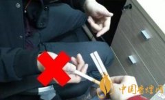 国烟批发怎么礼貌的接香烟 职场中让烟和接烟的礼仪介绍